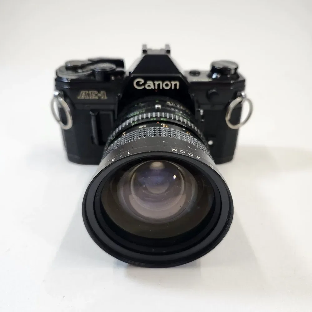 Canon AE-1 Black 35mm SLR Film Camera Sakar MC Zoom 1:3.5-4.5 f 28-80mm